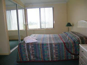 Resort Seashells Beachfront 3*