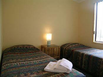 Seashells Beachfront Resort 3*