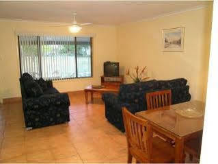 Seashells Beachfront Resort 3*